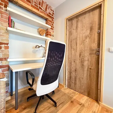 Kaszubska Vintage Brick Loft By Bookinghost *
